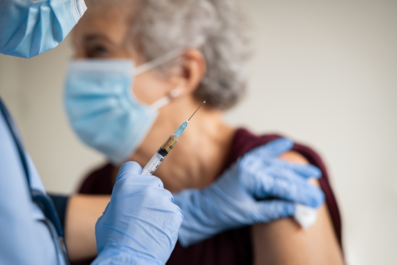 Lire la suite à propos de l’article Vaccination contre la Covid-19 élargie aux plus de 70 ans